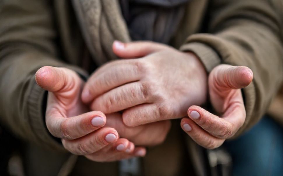 5 Möglichkeiten, mit denen die Caritas München Menschen in finanziellen Nöten unterstützt