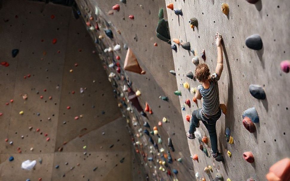Die perfekte Kletterhalle für Anfänger in München: Warum die Kletterhalle Munich Hall besser geeignet ist