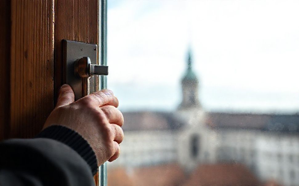 Wie Sie Ihre Privatsphäre nach einem Einbruch in München wiederherstellen können