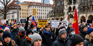 Tausende protestieren in München gegen rechte Gewalt