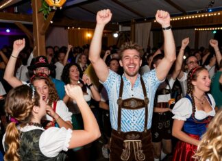 München: 5.000 Besucher bei Kinky Party im Oktoberfest-Stil