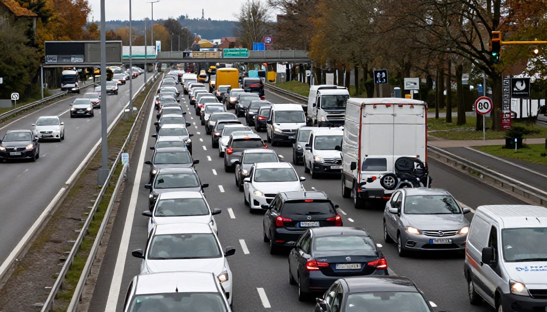 Starker Verkehr auf der A9 in der Nähe von Nürnberg