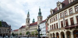 München im Wandel: Tradition und Moderne in der bayerischen Hauptstadt Munich in Transition: Tradition and Modernity in the Bavarian Capital