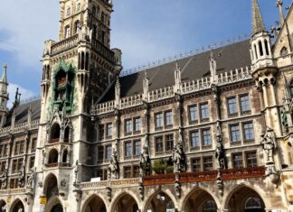 Historisches Juwel in Gefahr: Münchens Königshof steht seit 120 Jahren erstmals zum Verkauf