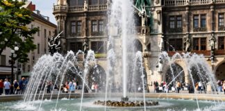 Nach 75 Jahren: Münchens Königsplatz erhält historische Brunnen zurück