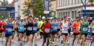 Über 23.000 Läufer starten beim München Marathon 2024 trotz Regenwetter