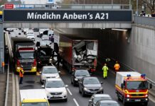 A21-Tunnel in München nach Lkw-Unfall seit 6 Uhr komplett gesperrt Home
