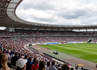 Münchens Olympiastadion feiert 50 Jahre Architektur-Ikone mit Rekordbesuch