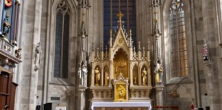 St. Matthäus in München feiert 125 Jahre mit restauriertem Hochaltar