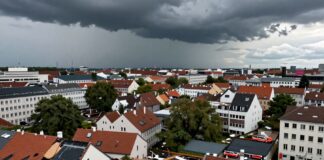 Sturm in München fegt Dächer ab und verursacht 50.000 Haushalte ohne Strom