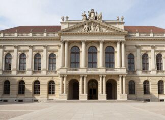 Nach 7 Jahren Sanierung: Münchner Residenz präsentiert restaurierten Kaisersaal in neuem Glanz